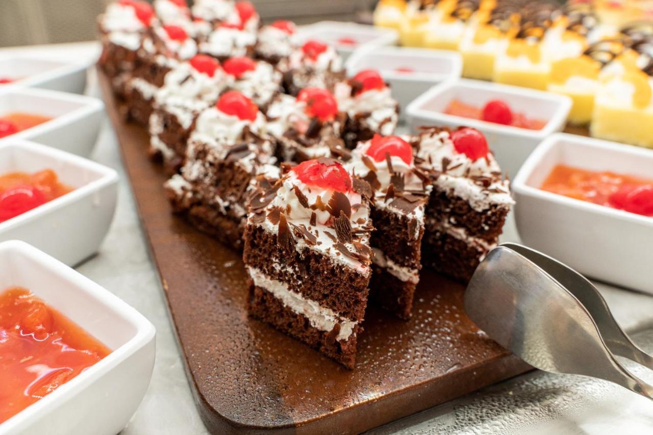 Senator Puerto Plata 호텔 외부 사진 Black Forest cake